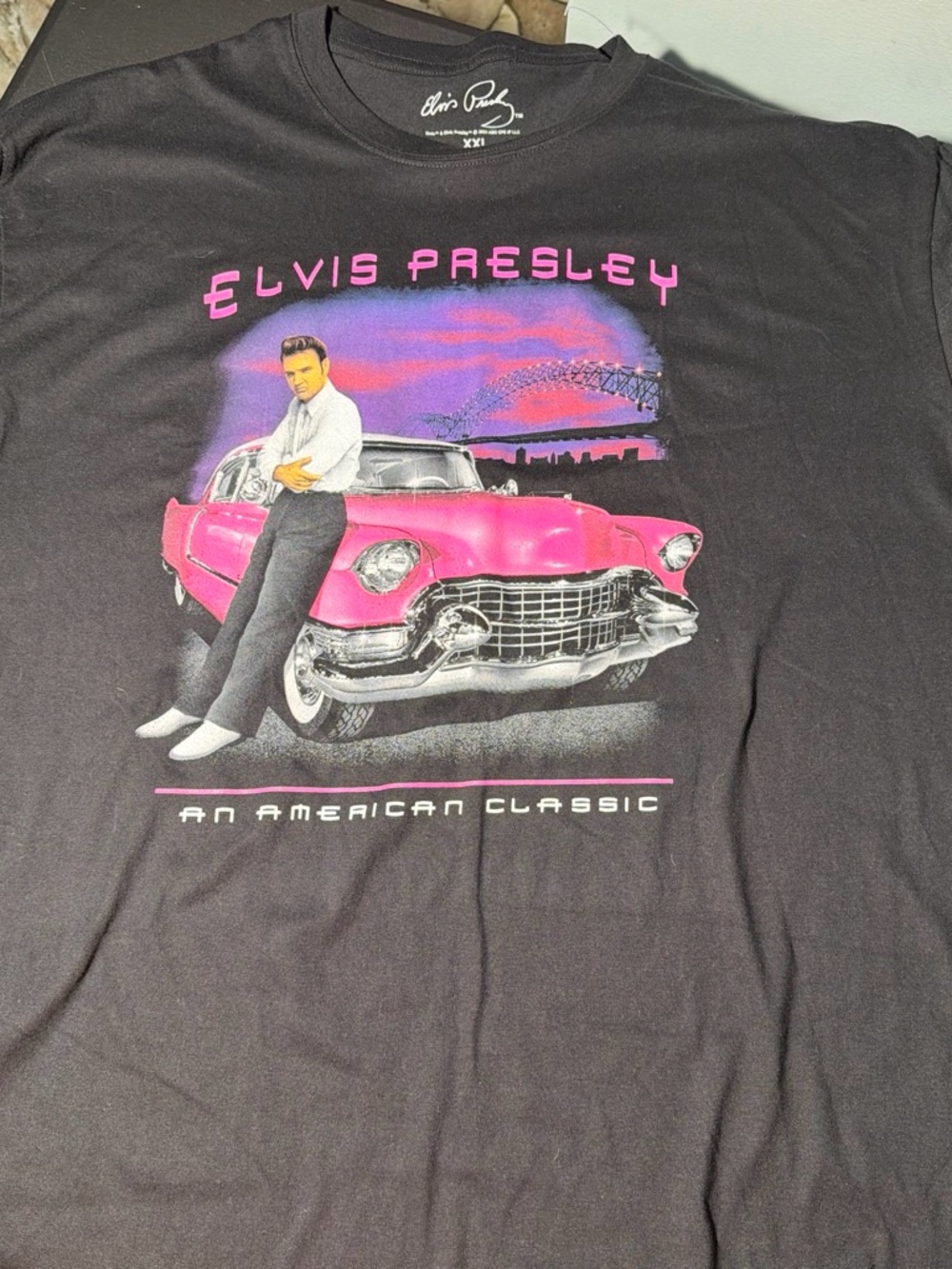 PELVIS Black Short-Sleeve Elvis Presley Tee with Pink Car Graphic